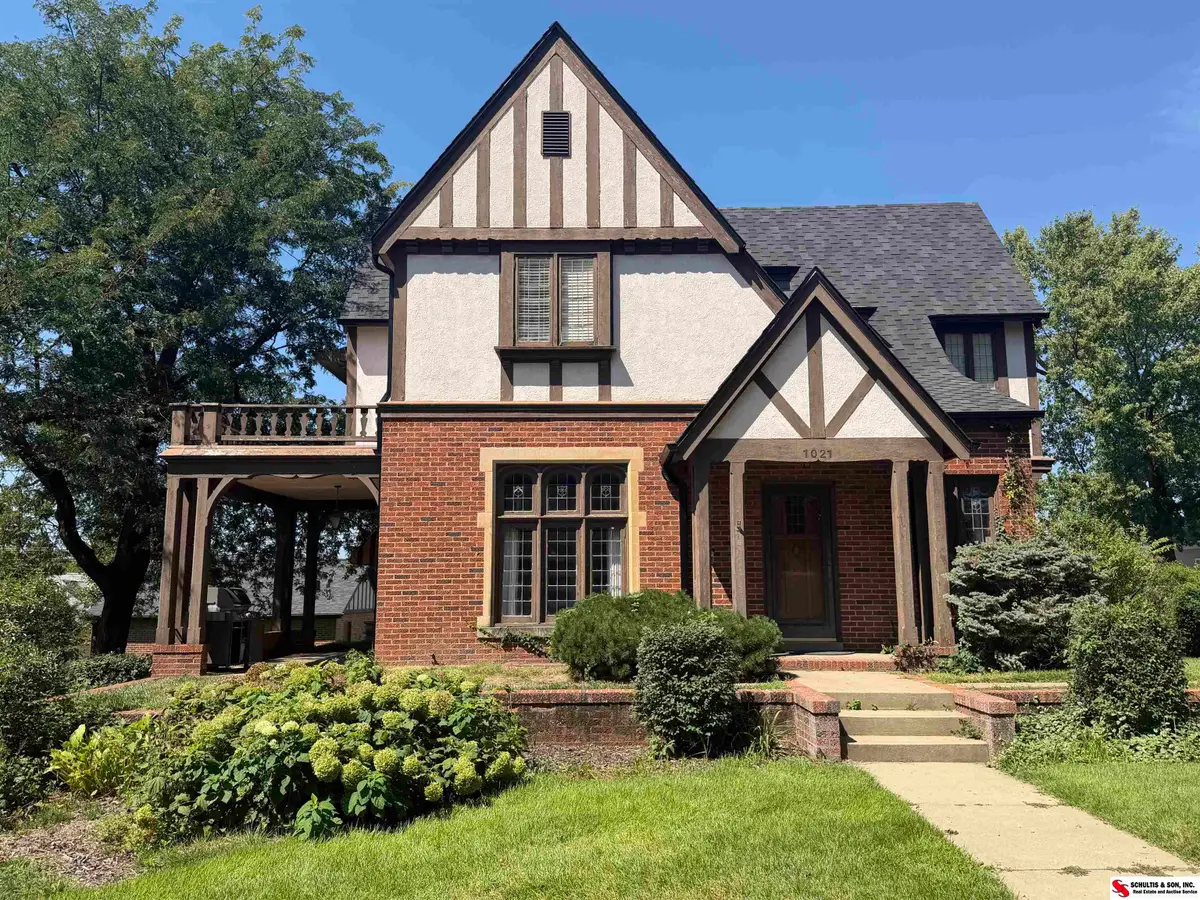 1021 E Street, Fairbury, NE 68352 - #1