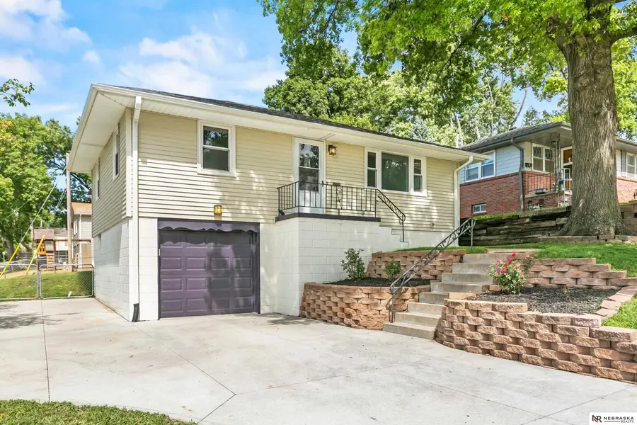6226 Oak Street, Omaha, NE 68106 - #2