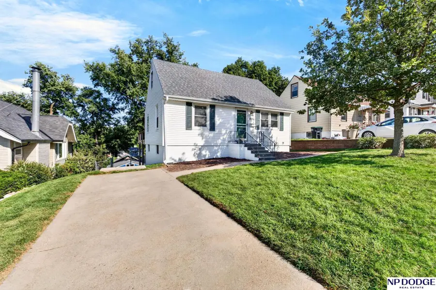 2107 S 49th Avenue, Omaha, NE 68106 - #2