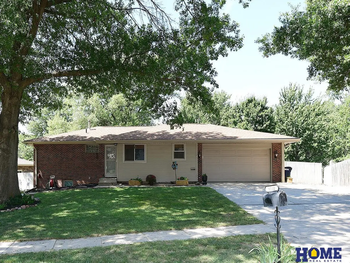 8510 Arrow Head Circle, Lincoln, NE 68520 - #1