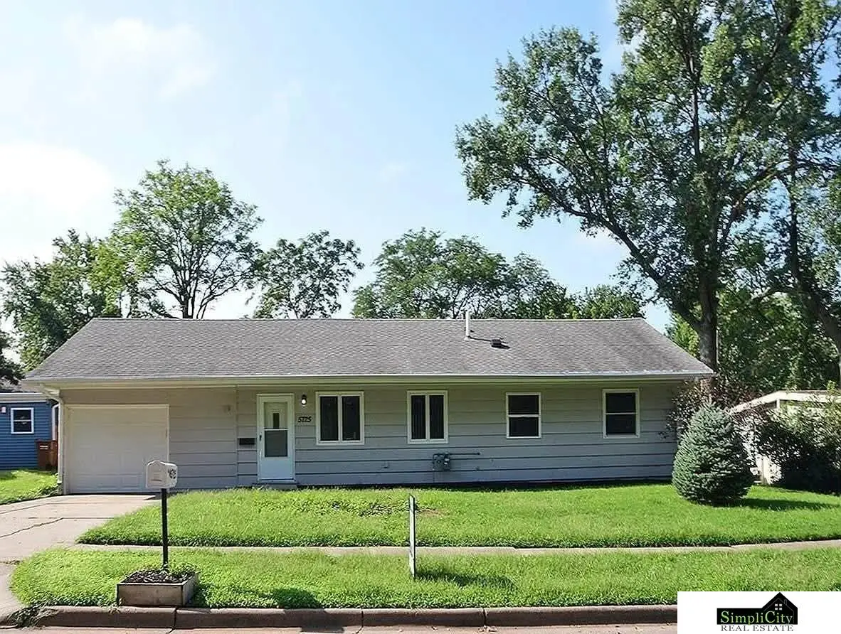 5725 Greenwood Street, Lincoln, NE 68507 - #1