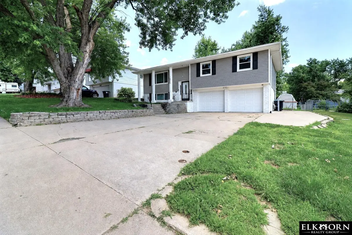 1605 N 106th Street, Omaha, NE 68144 - #1