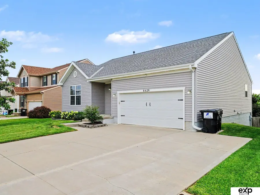 8429 S 64 Avenue, Omaha, NE 68157 - #2