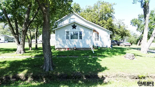 520 E 1st Street, Blue Springs, NE 68318