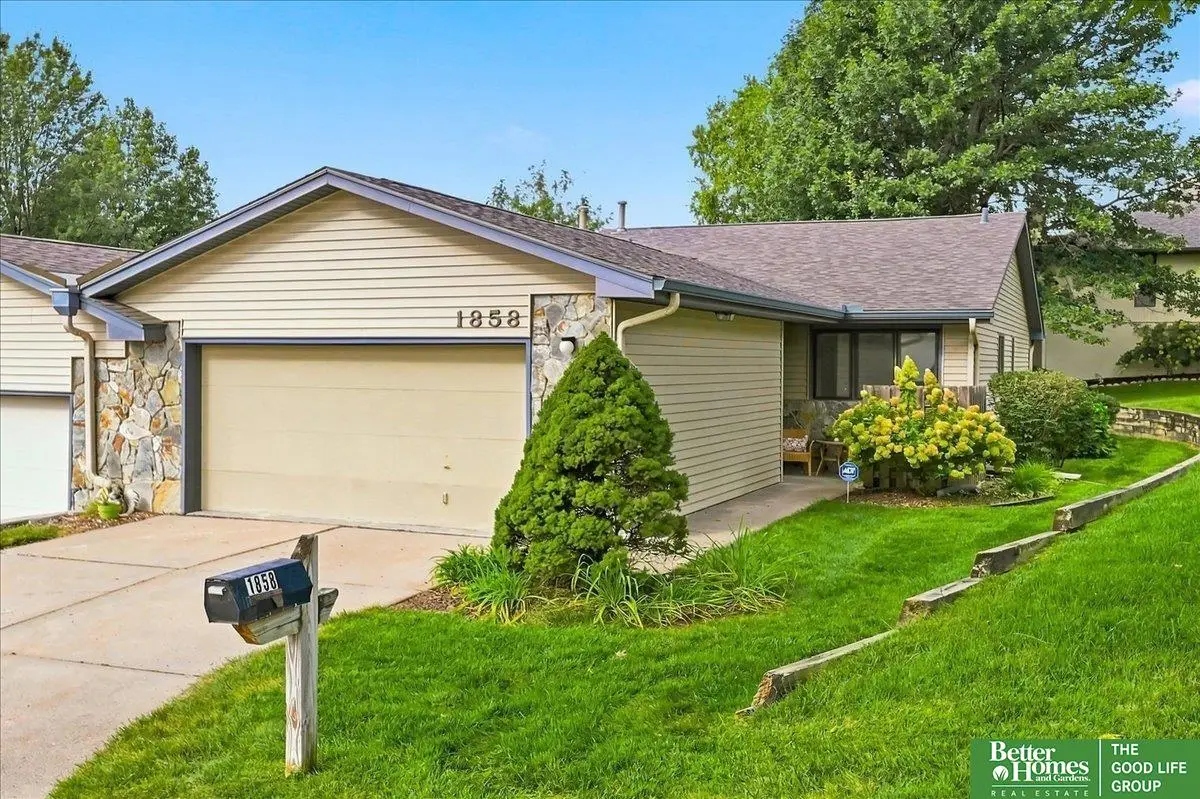 1858 N 94th Plaza, Omaha, NE 68114 - #1