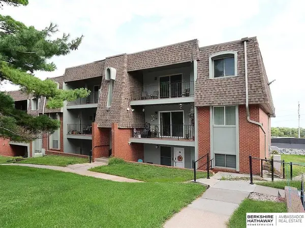12025 Pierce Plaza #124, Omaha, NE 68144