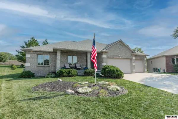 880 Morning Glory Court, Hickman, NE 68372