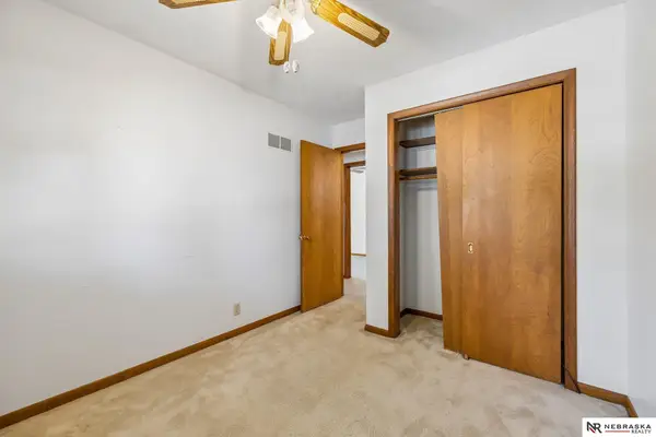 5301 S 52nd Street, Lincoln, NE 68516