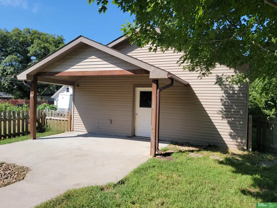 219 N Blackburn Avenue, York, NE 68467 - #2