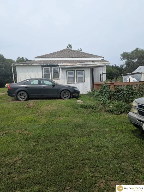 326 Road 5500, Chester, NE 68327