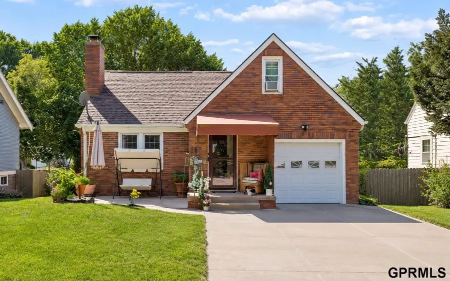 3320 N 58th Street, Omaha, NE 68104 - #2