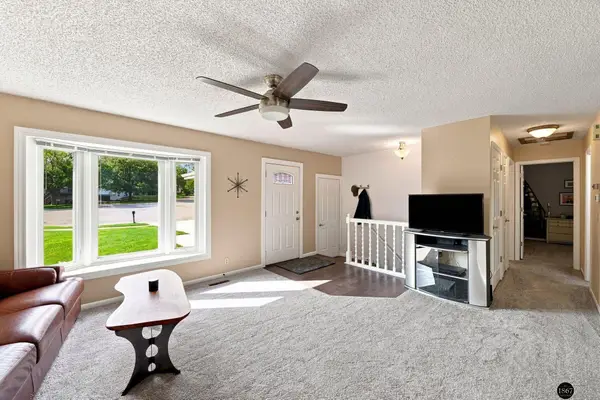 5101 Rosebriar Court, Lincoln, NE 68516