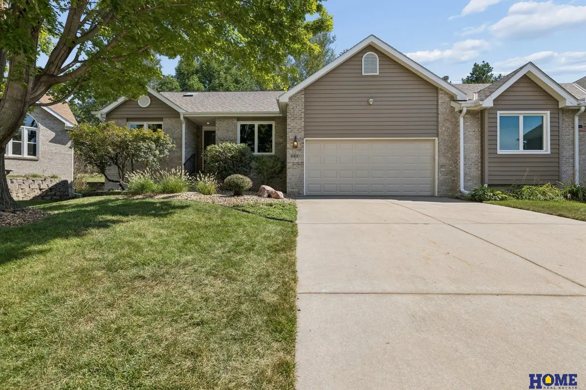 6931 Summerset Circle, Lincoln, NE 68516 - #1