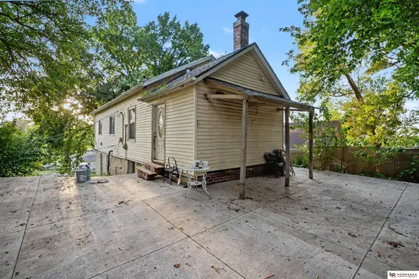 2423 S 20th Avenue, Omaha, NE 68108