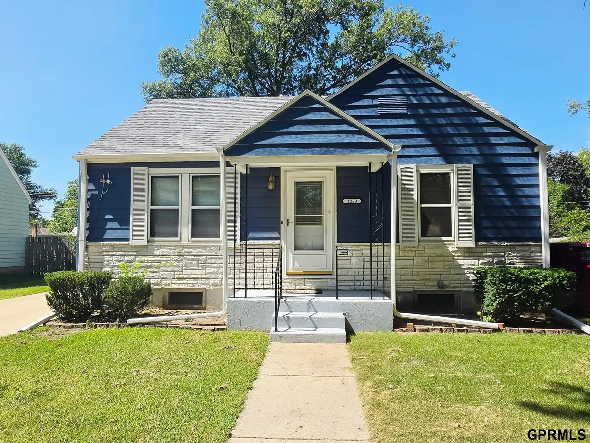 1223 N Blackburn Avenue, York, NE 68467 - #1