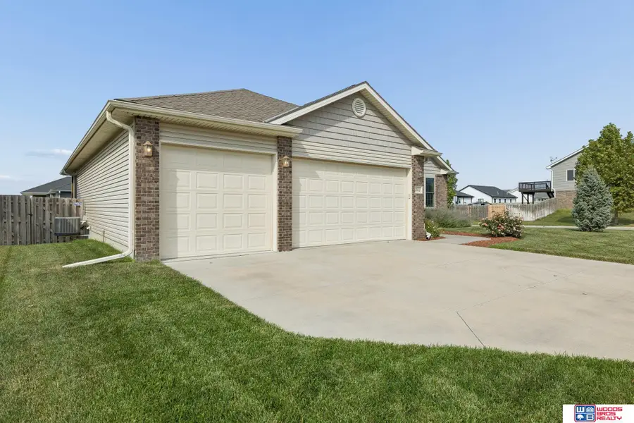 7420 Yankee Woods Drive, Lincoln, NE 68516 - #2