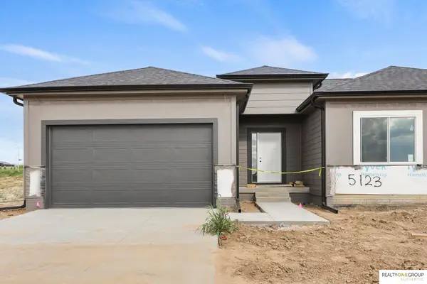 5123 N 213th Street, Elkhorn, NE 68022