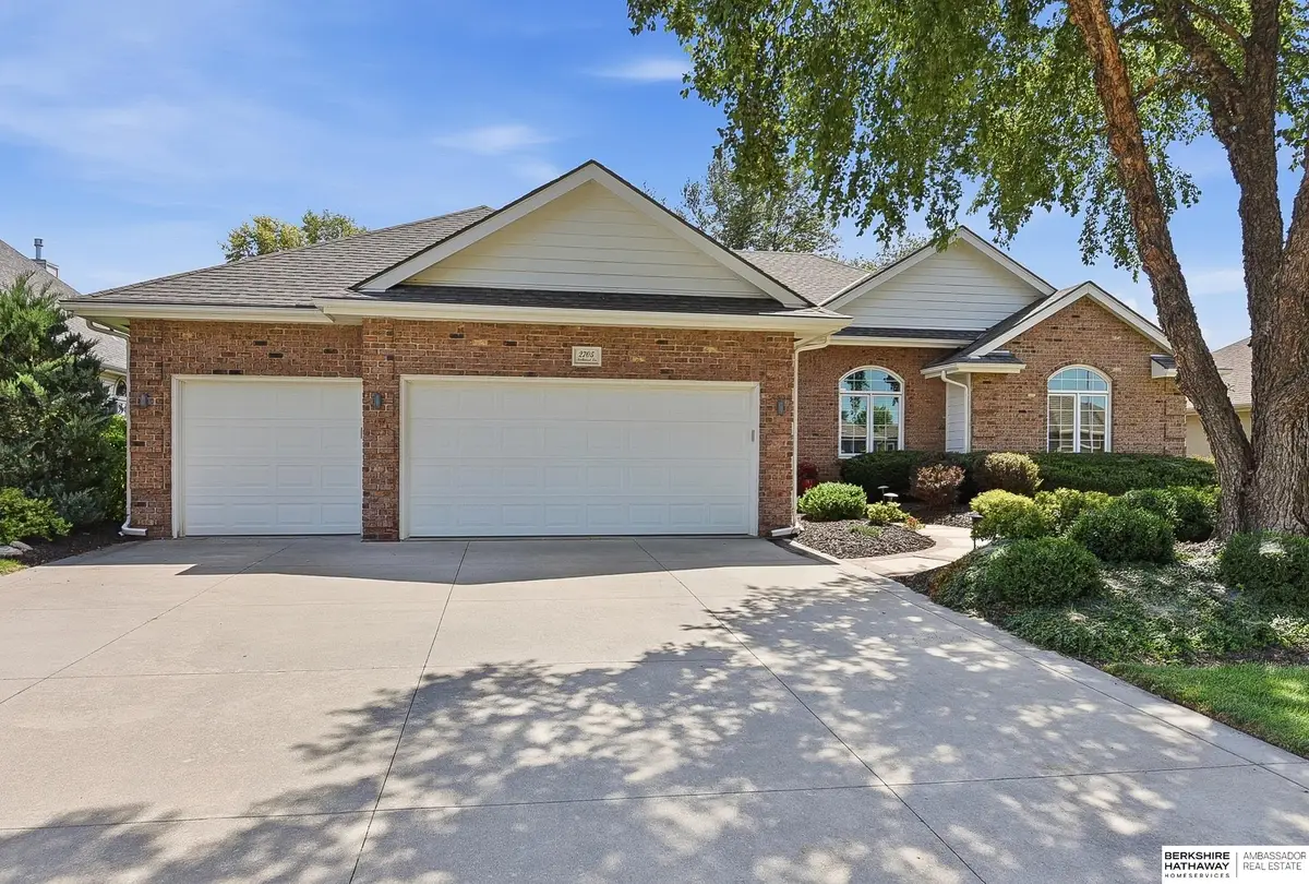 2705 Northwood Circle, Papillion, NE 68133 - #1