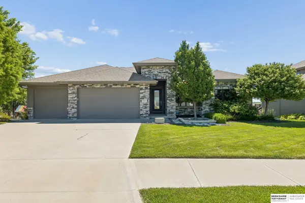 1611 S 208 Street, Elkhorn, NE 68022