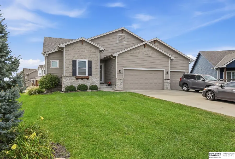 11031 Cove Hollow Circle, Papillion, NE 68046 - #2