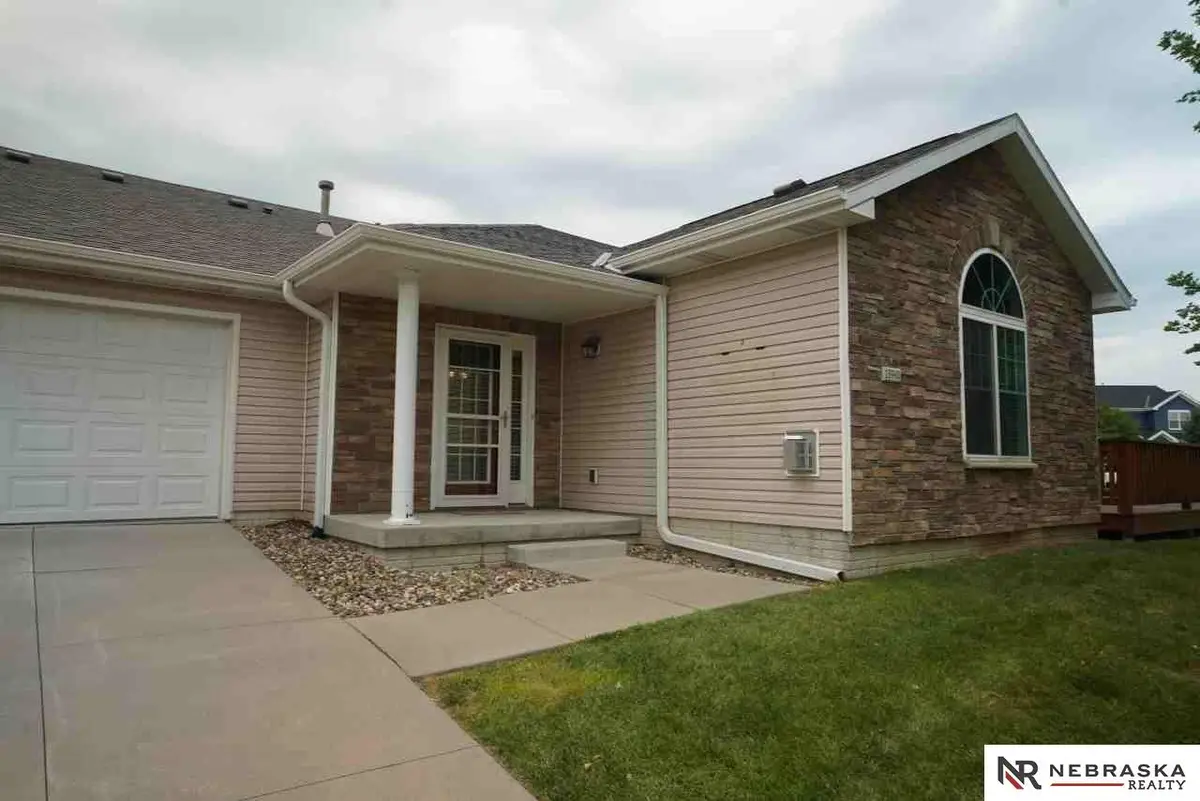 15960 Clay Plaza, Bennington, NE 68007 - #1