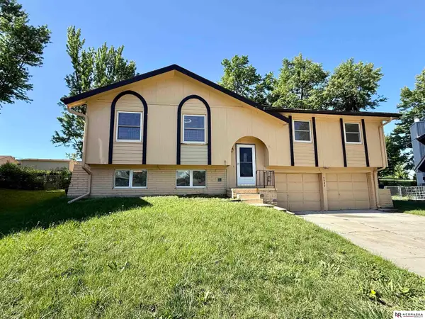 5906 N 110th Circle, Omaha, NE 68164