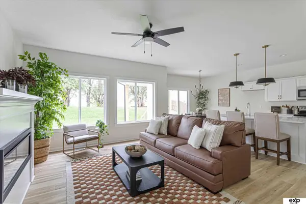 17608 Potter Street, Bennington, NE 68007