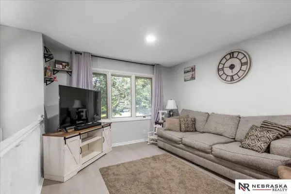 5615 Hallcliffe Court, Lincoln, NE 68516