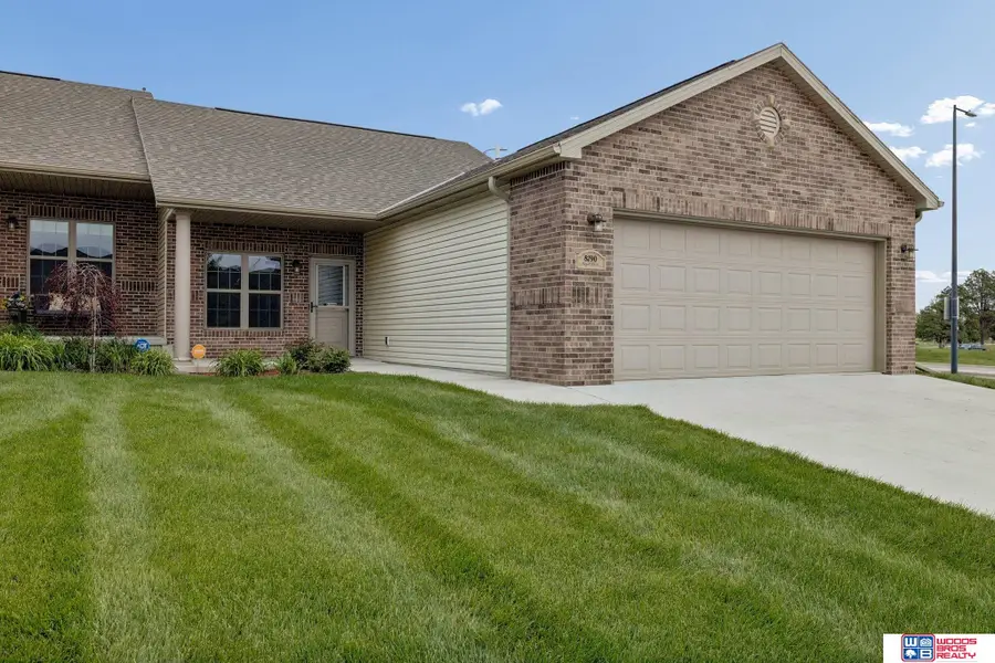 8190 Regent Drive, Lincoln, NE 68507 - #3