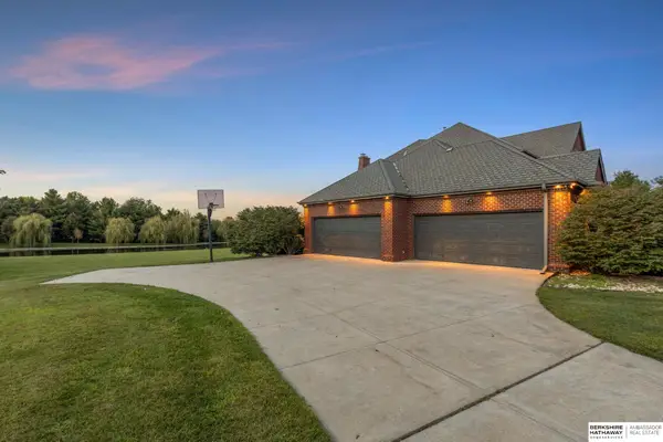 19330 Pacific Street, Omaha, NE 68022