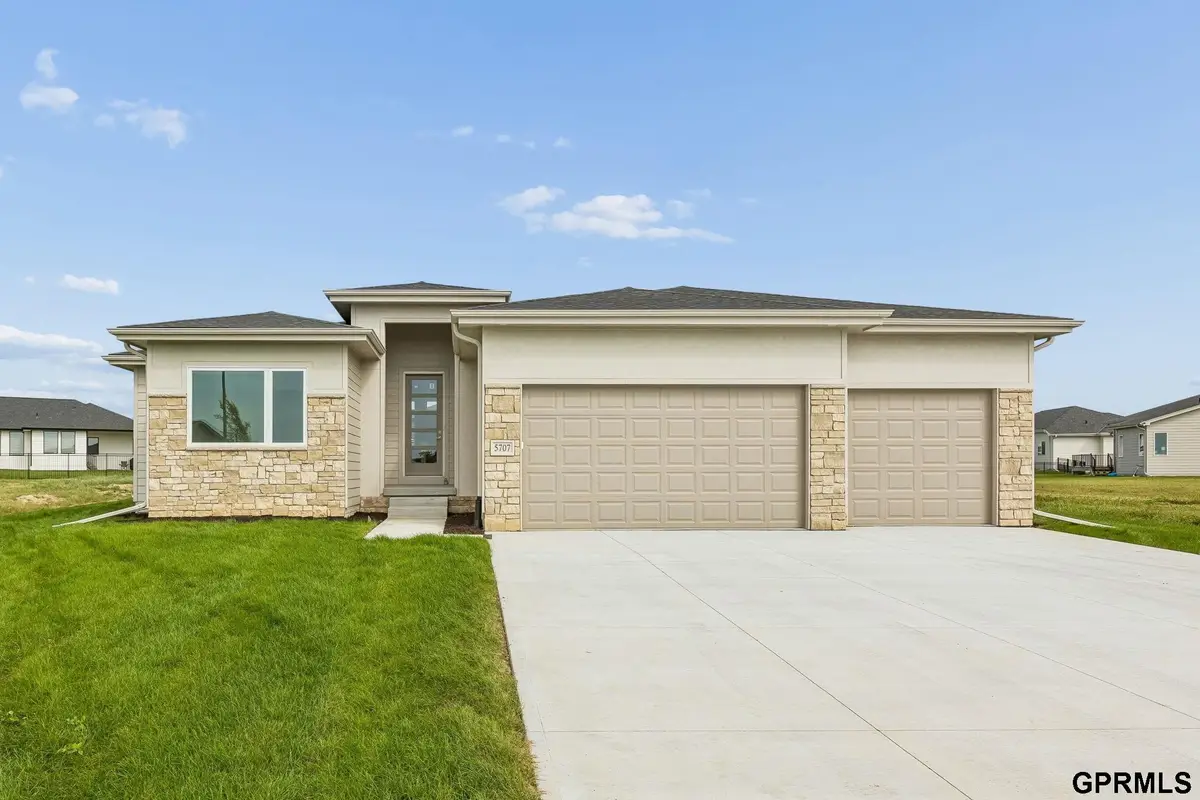 5707 Kestrel Parkway, Elkhorn, NE 68022 - #1