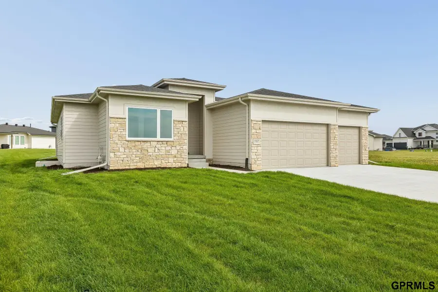 5707 Kestrel Parkway, Elkhorn, NE 68022 - #2