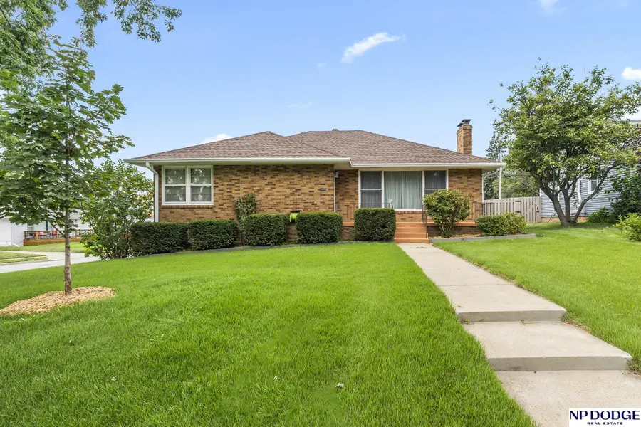 2142 S 38 Avenue, Omaha, NE 68105 - #2