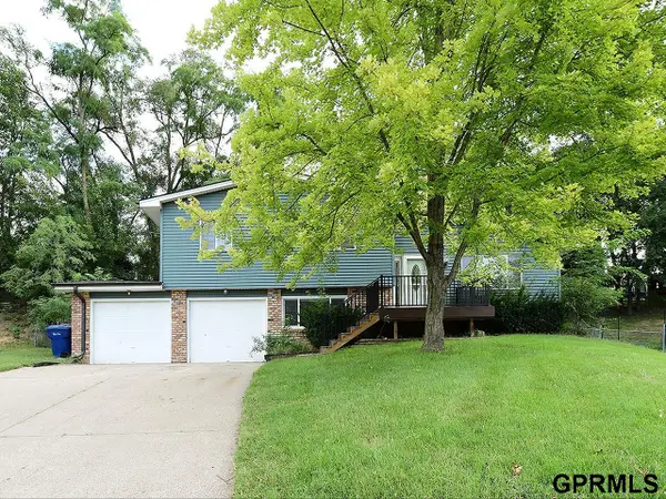 902 Calmar Circle, Bellevue, NE 68005