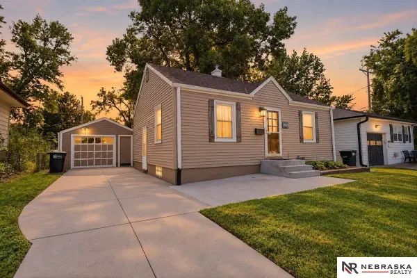5853 Elm Street, Omaha, NE 68106