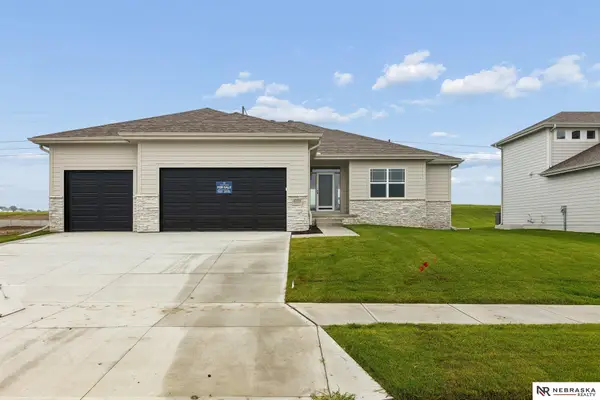 8704 Legacy Street, Papillion, NE 68046