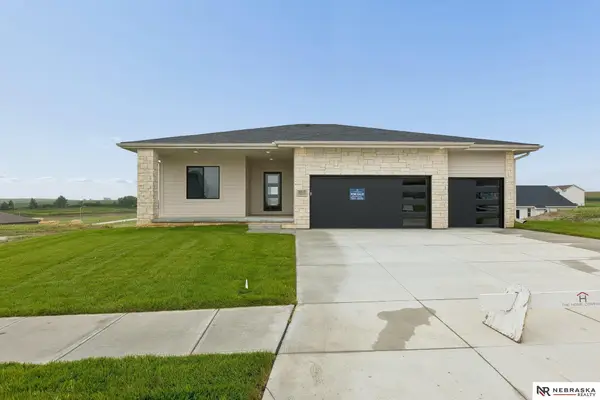 8815 Legacy Street, Papillion, NE 68046