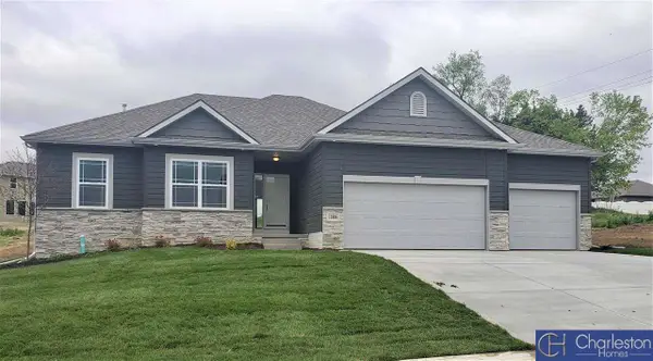 11002 Ranch Drive, Papillion, NE 68046