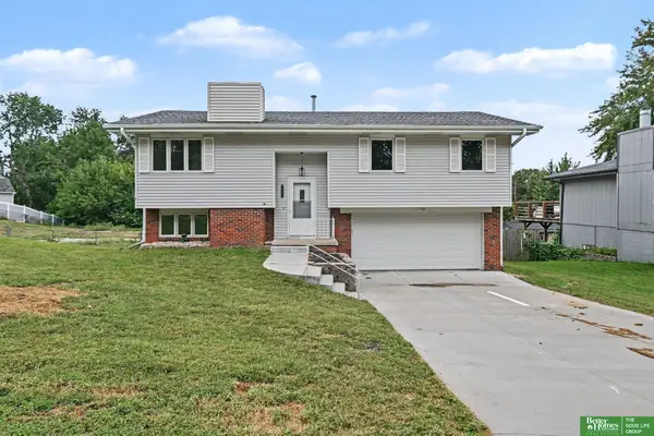 10529 Nicholas Street, Omaha, NE 68114