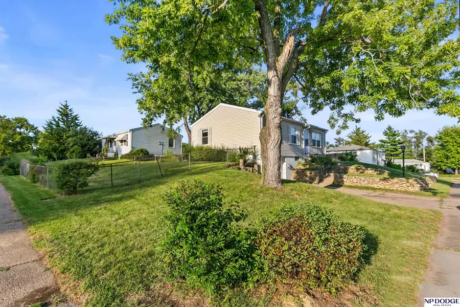 7626 Chandler Hills Drive, Bellevue, NE 68147 - #2