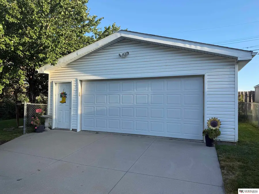 8330 Chestnut Lane, Lincoln, NE 68510 - #2