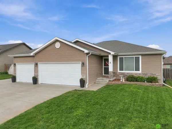 920 Cyprus Boulevard, Hickman, NE 68372
