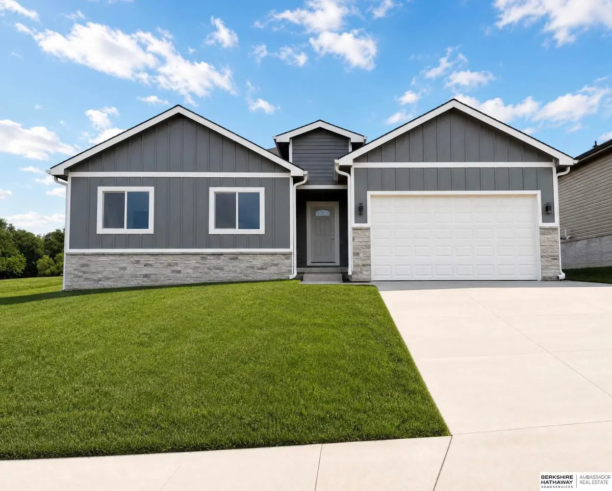7710 S 33 Avenue, Omaha, NE 68147 - #1
