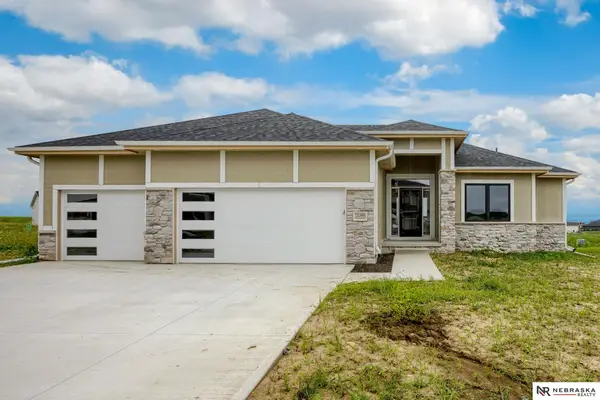8712 Legacy Street, Papillion, NE 68046