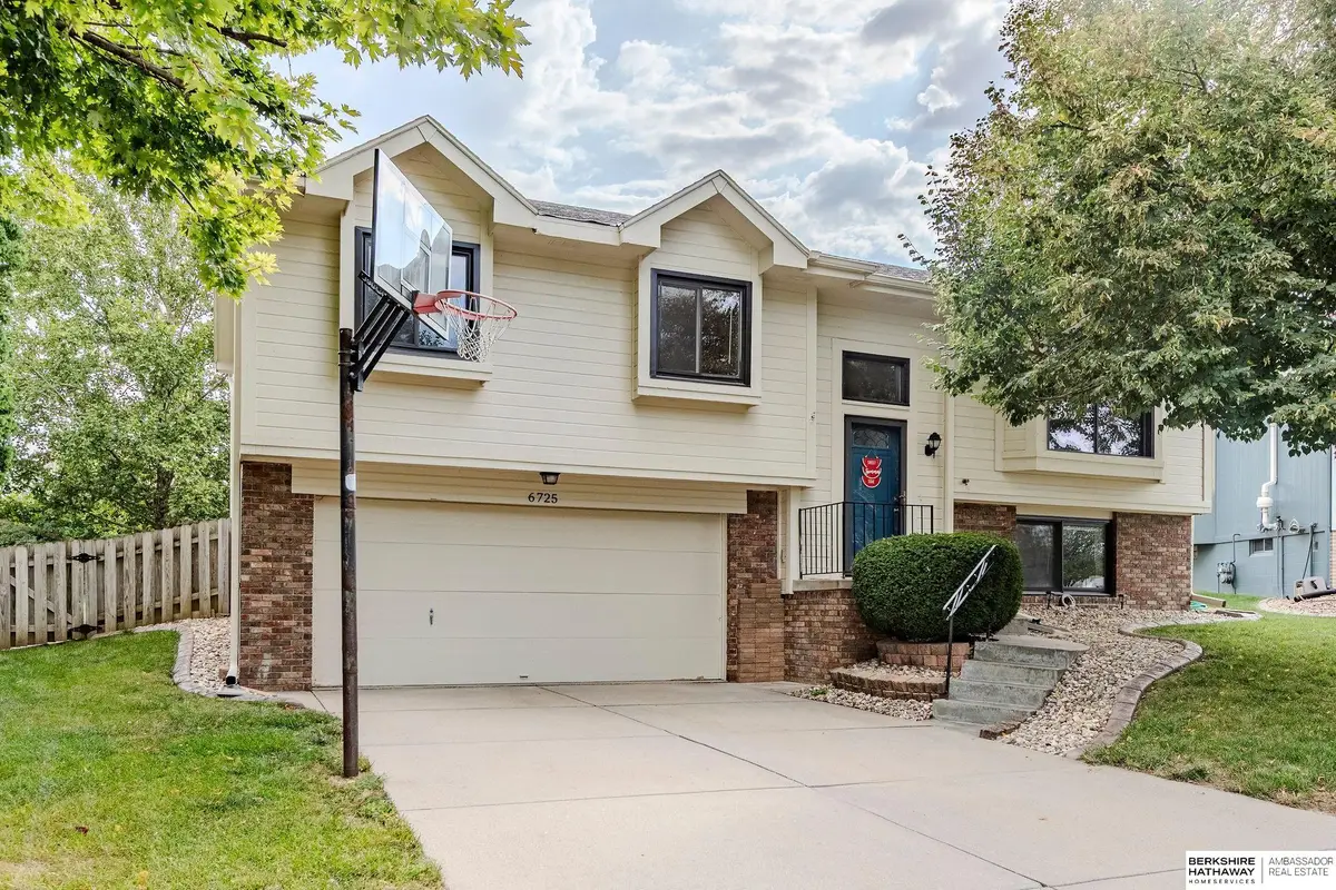 6725 N 108 Avenue, Omaha, NE 68164 - #1