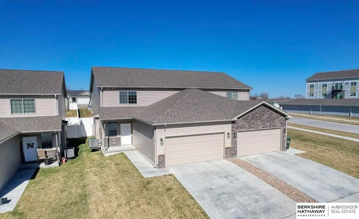 5006 W Hillsboro Drive, Lincoln, NE 68528 - #1