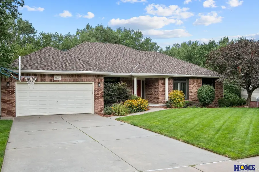 6715 Leesburg Court, Lincoln, NE 68516 - #2