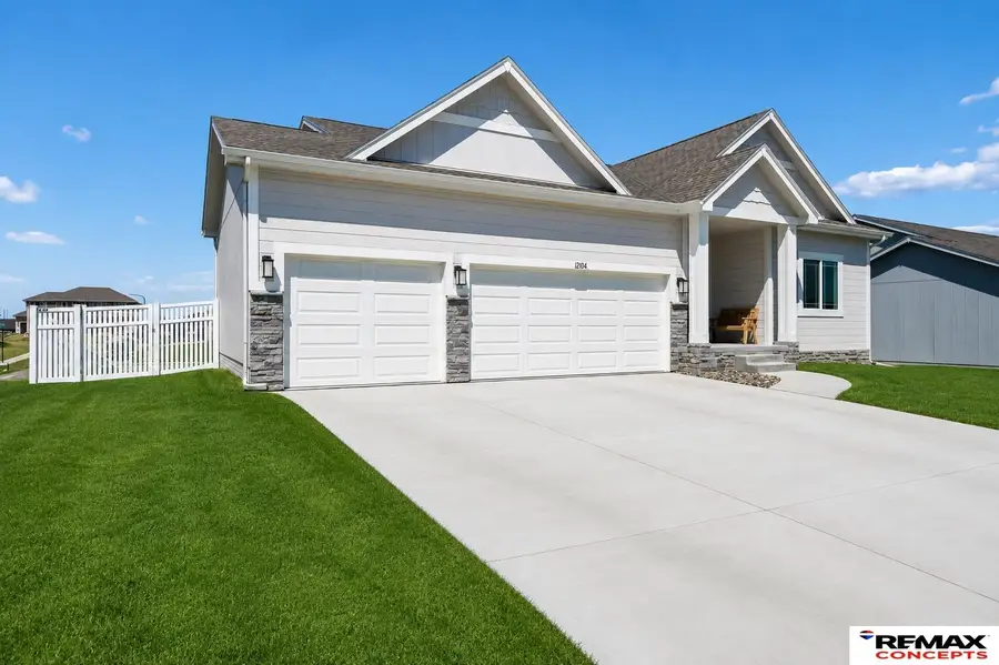 12104 S 107th Avenue, Papillion, NE 68046 - #2