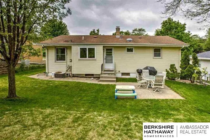 3061 S 46th Avenue, Omaha, NE 68106 - #2