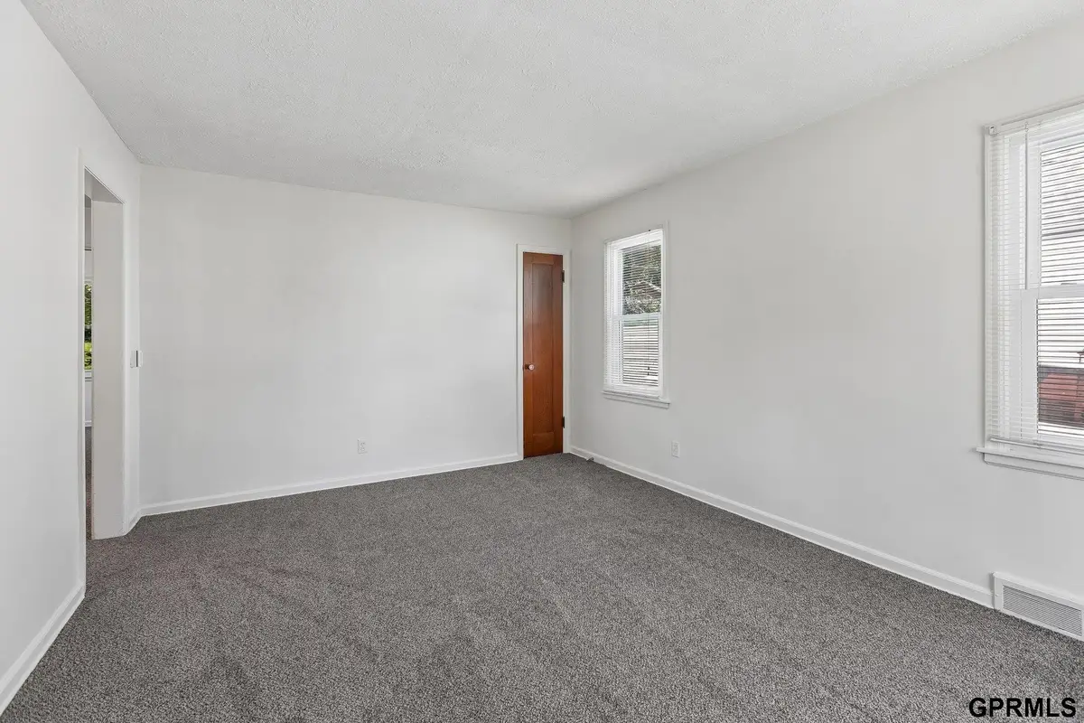 6044 S 36th Avenue, Omaha, NE 68107 - #1